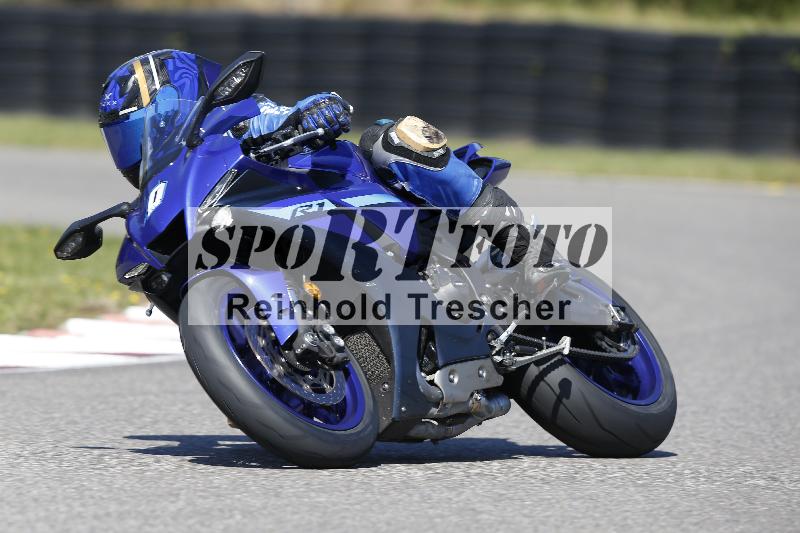 /Archiv-2025/48 25.08.2025 Cornu Master School ADR/blau-bleu/0-4